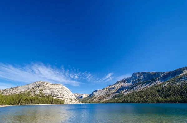 Lake landscape in California — Stock Photo, Image