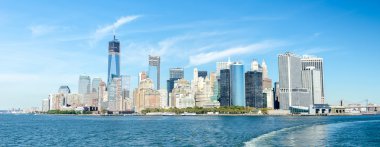 Manhattan siluetinin hudson Nehri üzerinde