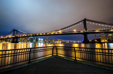 Geceleri New York gökdelenleri