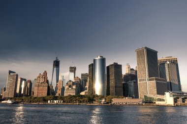 Manhattan siluetinin hudson Nehri üzerinde