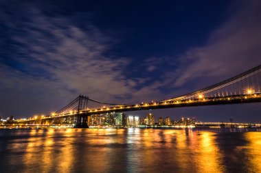 Geceleri New York gökdelenleri