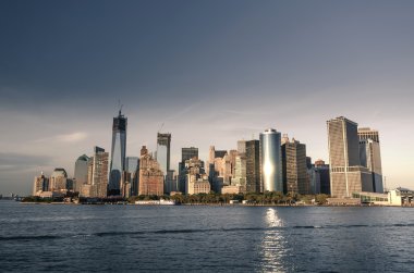 Manhattan siluetinin hudson Nehri üzerinde