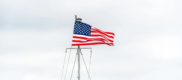 Viftar med amerikansk flagg — Stockfoto
