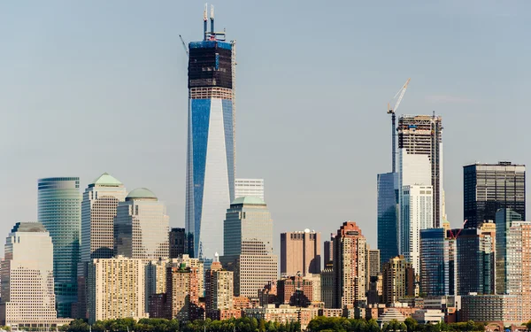 Manhattan siluetinin hudson Nehri üzerinde — Stok fotoğraf