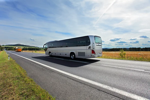 Ônibus na estrada Imagem De Stock