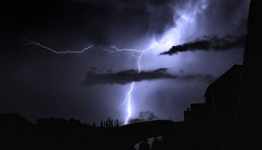 Thunderbolt binalar, silhuette üzerinde