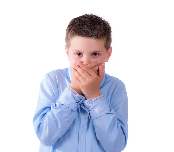 Niño cubriéndose la boca —  Fotos de Stock