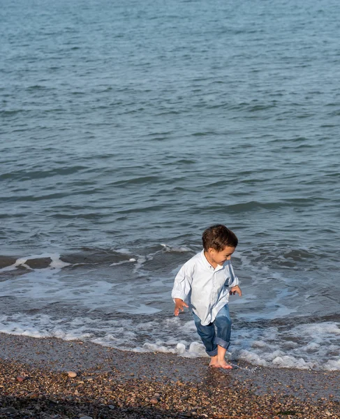 Bambini in spiaggia — Foto Stock