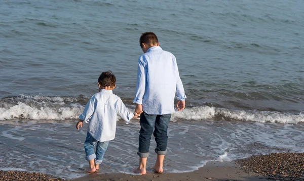 Dzieci na plaży — Zdjęcie stockowe