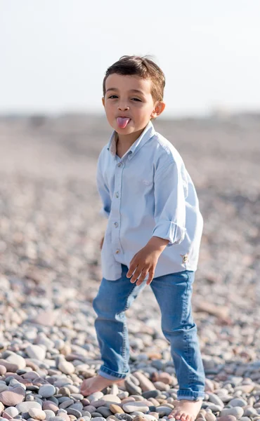 Barn på stranden — Stockfoto