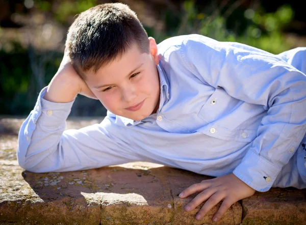 Portret schieten buiten met een kind Stockfoto