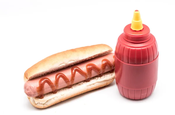 Hotdog e ketchup su sfondo bianco — Foto Stock