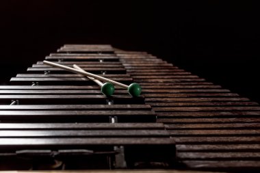 ksilofon ile iki mallets