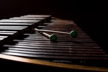 ksilofon ile iki mallets