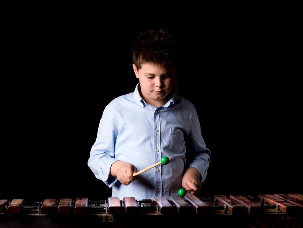 Boy playing on xylophone — Stock Photo, Image