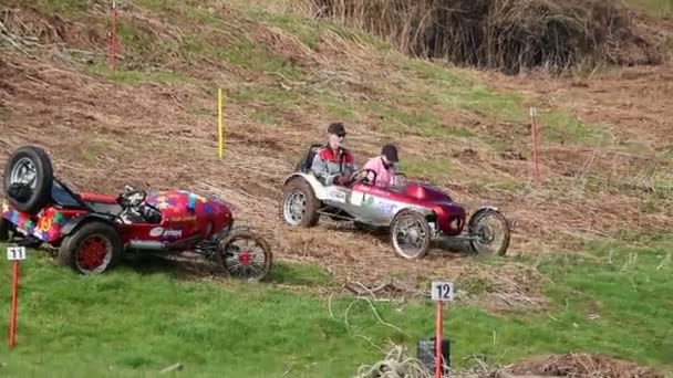 Hill climb auto 's — Stockvideo