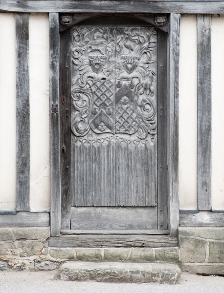 Porte en bois ornée — Photo