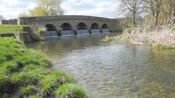 Pięciu łuków mostu Weir — Wideo stockowe