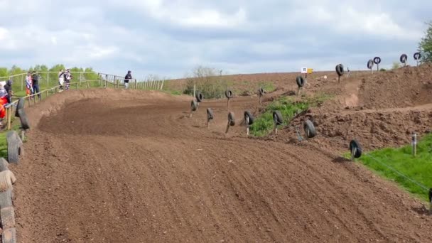 Dirt Bike zawodnicy wyścigów — Wideo stockowe