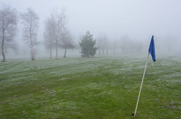 Kalla och frostiga golfbana — Stockfoto