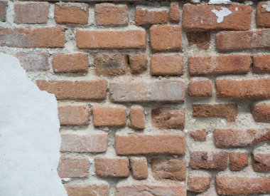 çökmekte tuğla duvar