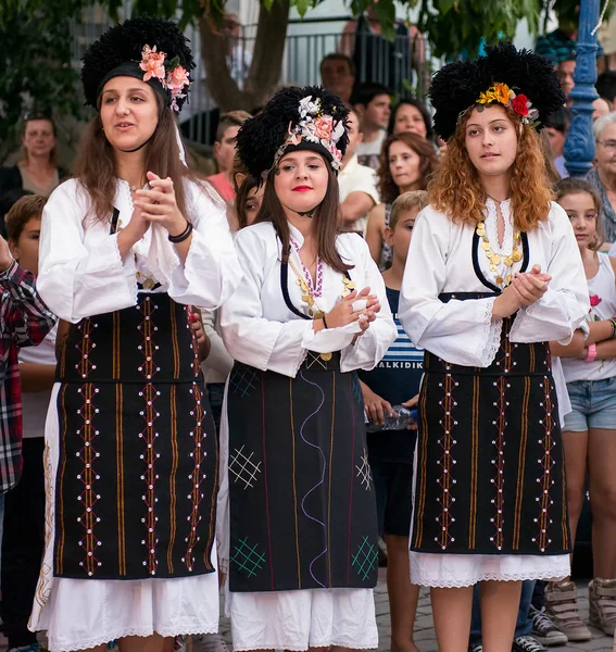 Griechische Tänzerinnen — Stockfoto