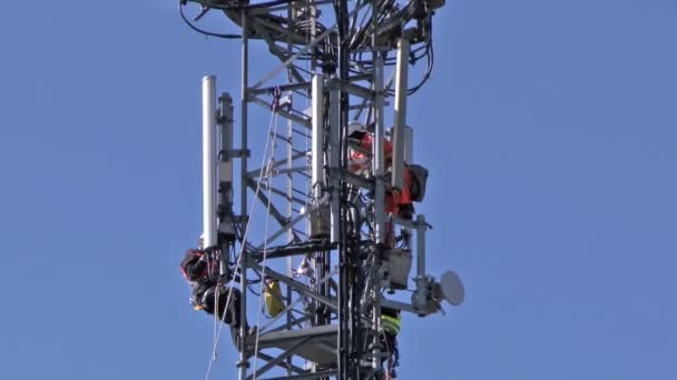 Reparação de torre de rádio — Vídeo de Stock