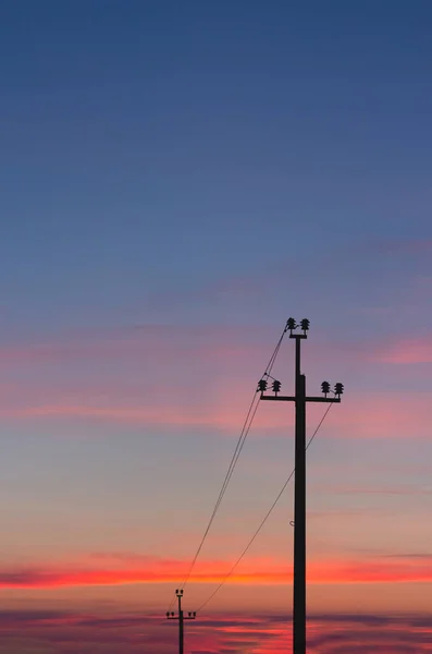 Silhueta Linhas Energia Fundo Pôr Sol Brilhante Fios Alta Tensão — Fotografia de Stock