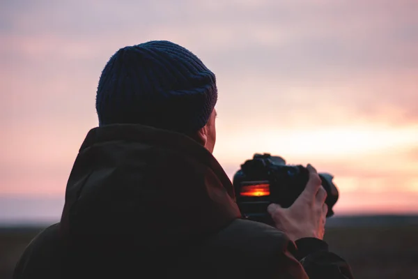 Фотограф Заході Сонця Знімає Пейзаж Заходу Сонця Фотографія Природи Подорожей — стокове фото