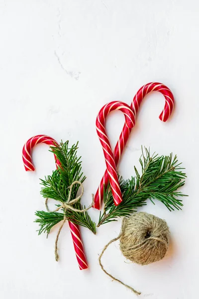 Fondo Navideño Con Bastones Caramelo Atados Con Una Cuerda Con — Foto de Stock