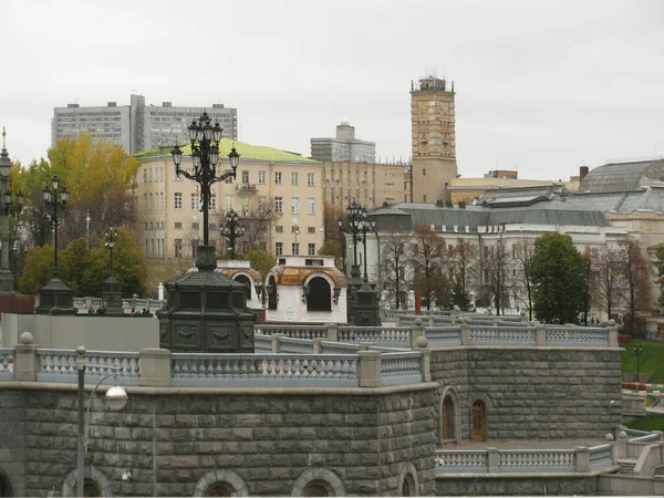 Moscú Puente Sobre Río Moscú Estacione Alrededor Del Templo Área —  Fotos de Stock