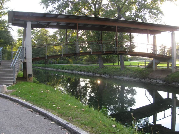 Austria Klagenfurt Reflejo Árboles Arbustos Del Parque Agua Canales Lagos — Foto de Stock