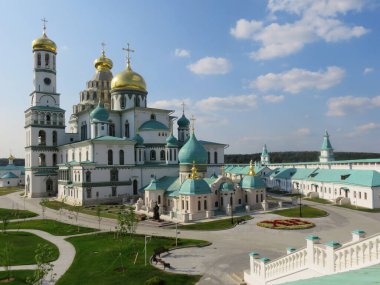 - Rusya. İstra. Istra 'daki Rus Ortodoks Kilisesi' nin Yeni Kudüs Manastırı Patrik Nikon tarafından kuruldu. .                               