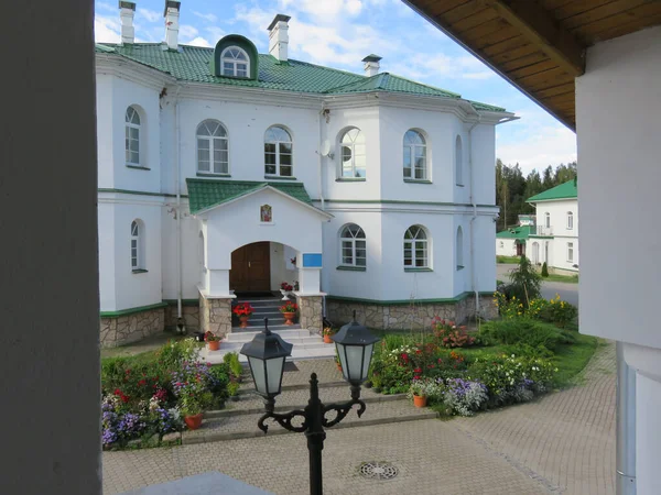エリサロヴォ村の修道院Pskov地域 2000年以来 古代の修道院が復元され 女性の修道院として復活し始めた — ストック写真