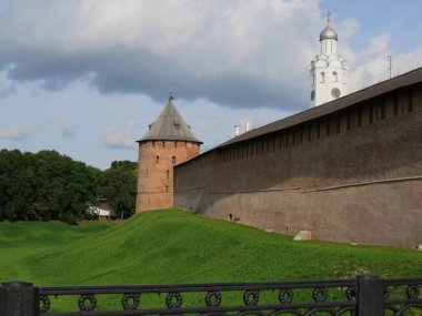 - Rusya. Veliky Novgorod. Kremlin. Novgorod Kremlin tarihini dikkatle muhafaza eder..                               