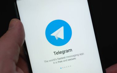 Akıllı telefondan mesajlaşma için kullanıcı açık uygulaması