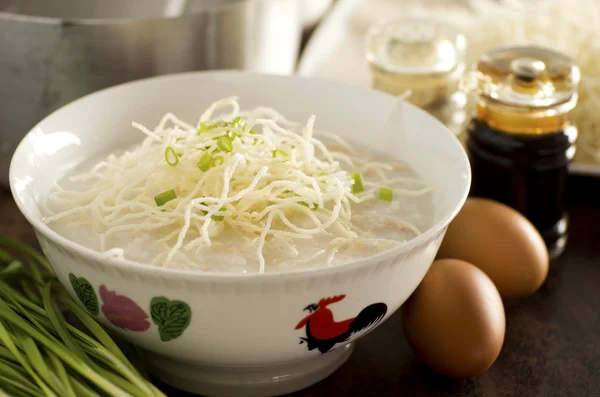 Chicken Congee with Fried Vemicelli Strands — Stock Photo, Image