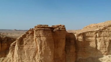 Suudi Arabistan 'ın Riyad kenti yakınlarındaki popüler bir turizm merkezi olan Dünyanın Kıyısı' nın havadan görünüşü