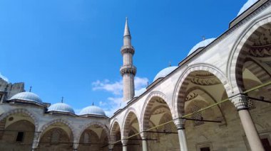 İstanbul 'daki Süleyman Camii' nin iç avlusu