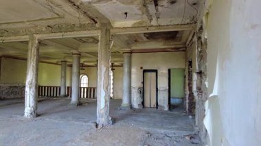 Gürcistan 'ın Tskaltubo spa merkezindeki terk edilmiş Meshakhte sanatoryumunun içi.