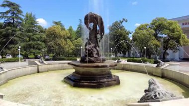 Tskaltubo, Gürcistan - 21 Haziran 2025: Aslan ve Gladyatör Çeşmesi (1970 dolaylarında) Mikhail Tsereteli 'nin SPA tatil beldesinin 6.