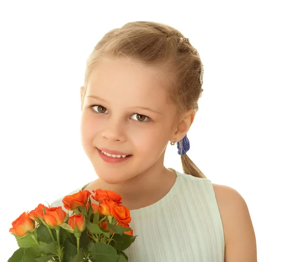 Linda niña con un ramo de rosas — Foto de Stock