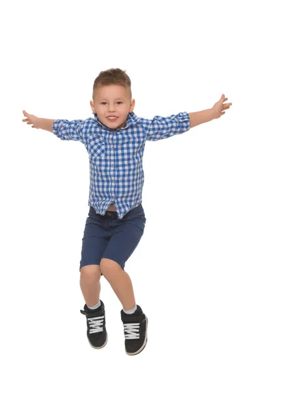Маленький мальчик прыгает — стоковое фото