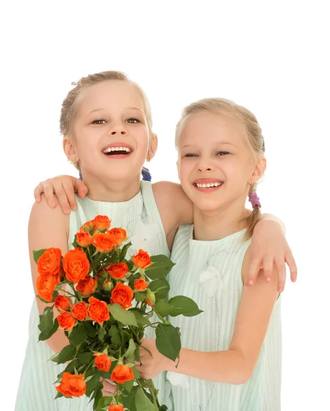 Las niñas abrazan y se divierten riendo — Foto de Stock