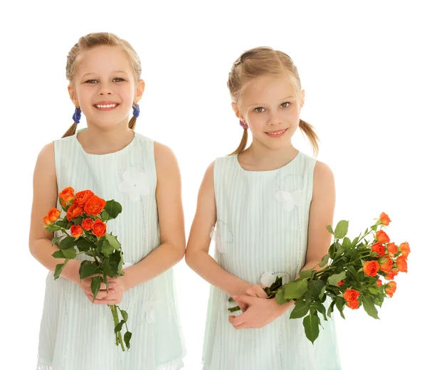 Två tjejer med Buketter av blommor — Stockfoto