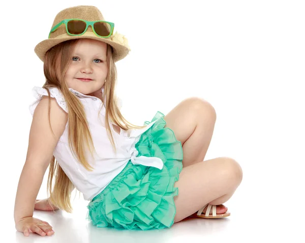 Chica en sombrero y gafas — Foto de Stock