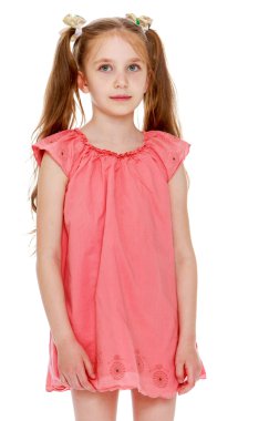 Pembe elbiseli kız.