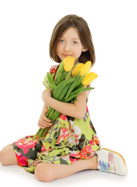 Dívka s kyticí květin — Stock fotografie