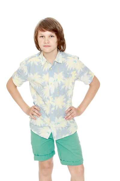 Хлопчик в літньому одязі — стокове фото