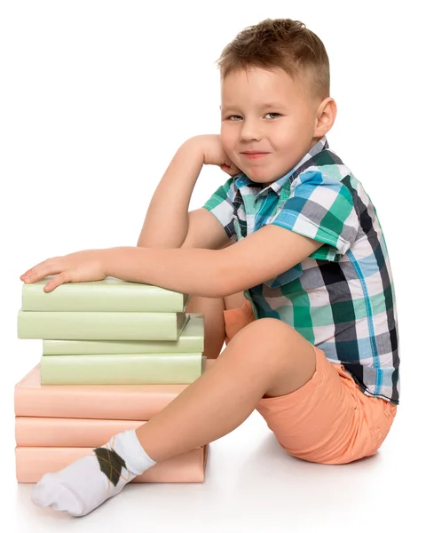 Ragazzo seduto con i libri — Foto Stock